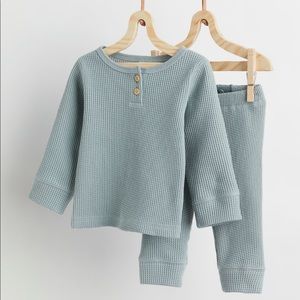 H&M organic waffled set in light turquoise green 18-24months